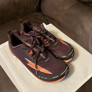 Altar Torin 4 Women’s plum 9.5 Excellent